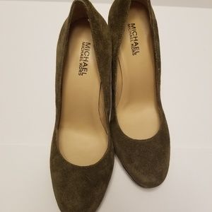 Michael Kors Suede pump, dark olive green